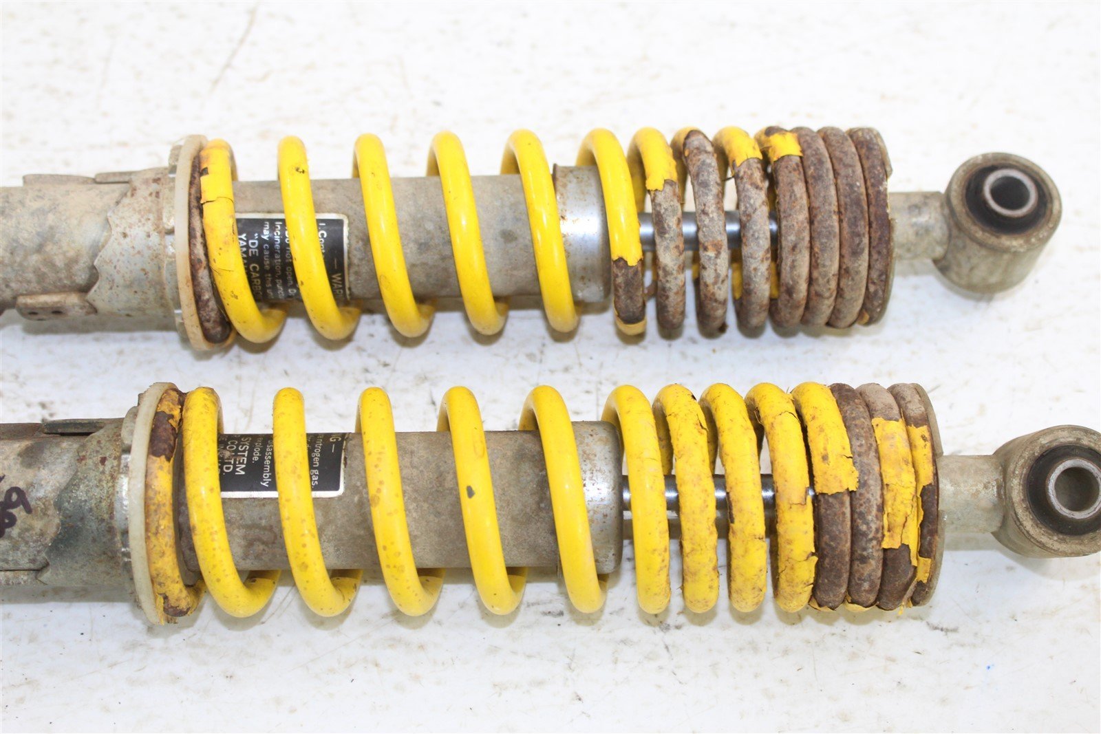 1986 Yamaha Moto-4 225 Rear Shocks Spring Absorber Left Right