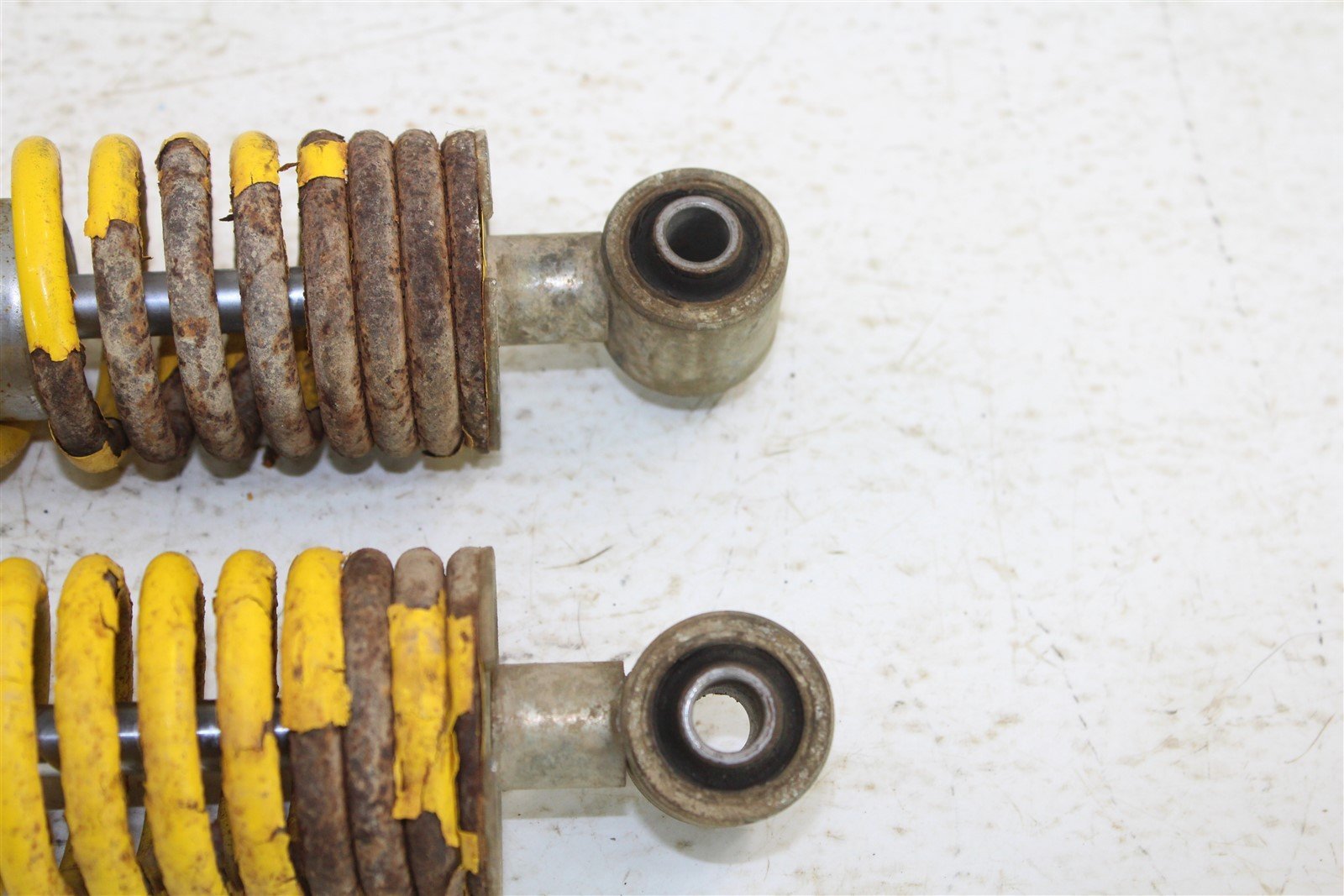 1986 Yamaha Moto-4 225 Rear Shocks Spring Absorber Left Right