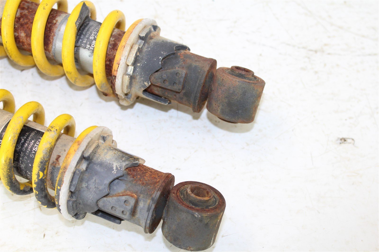 1986 Yamaha Moto 4 225 Rear Shocks Spring Absorber