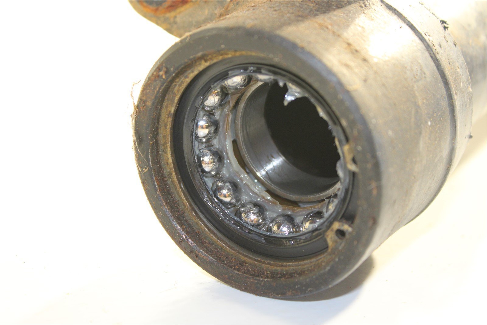 2005 Polaris Magnum 330 4x4 Rear Left Axle Carrier Housing Bearing