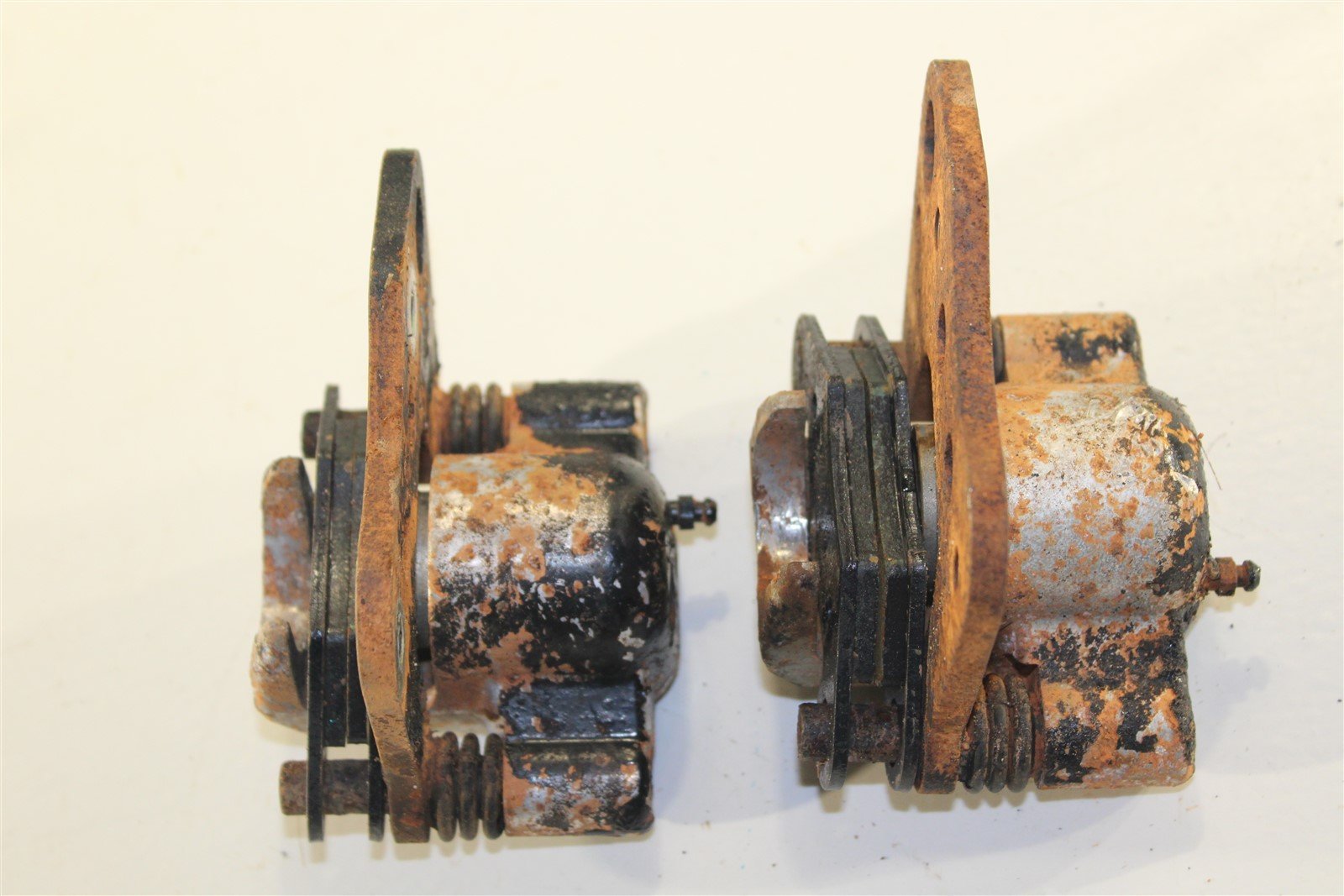 2003 Polaris Magnum 330 2x4 Front Brake Calipers Left Right