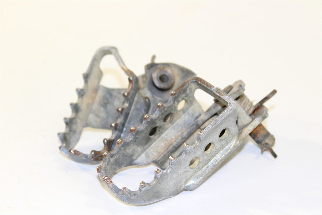 2008 Yamaha TTR 125E Foot Pegs Set Hardware Springs Rests