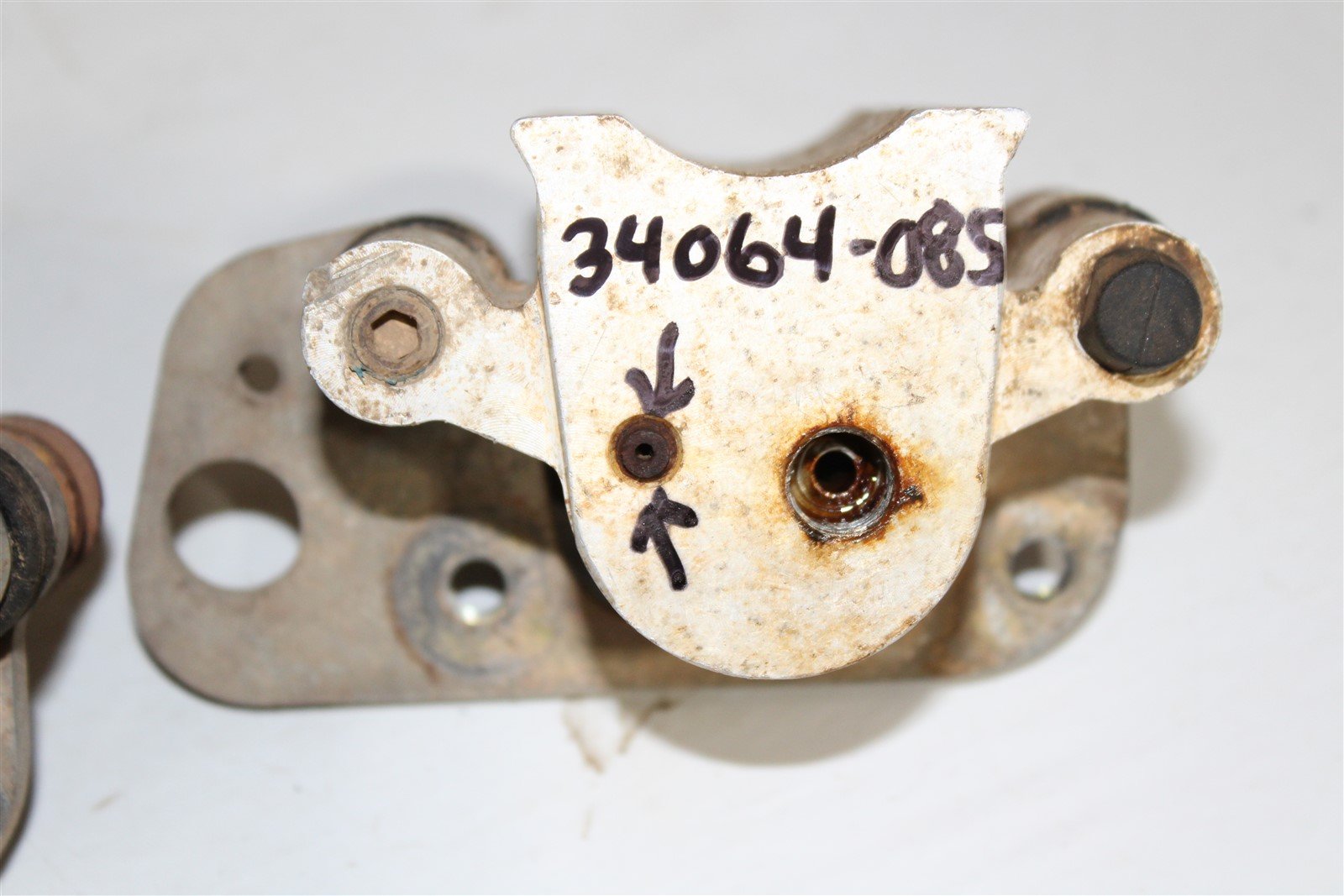 2000 Polaris Magnum 325 2x4 Front Brake Caliper Left Right