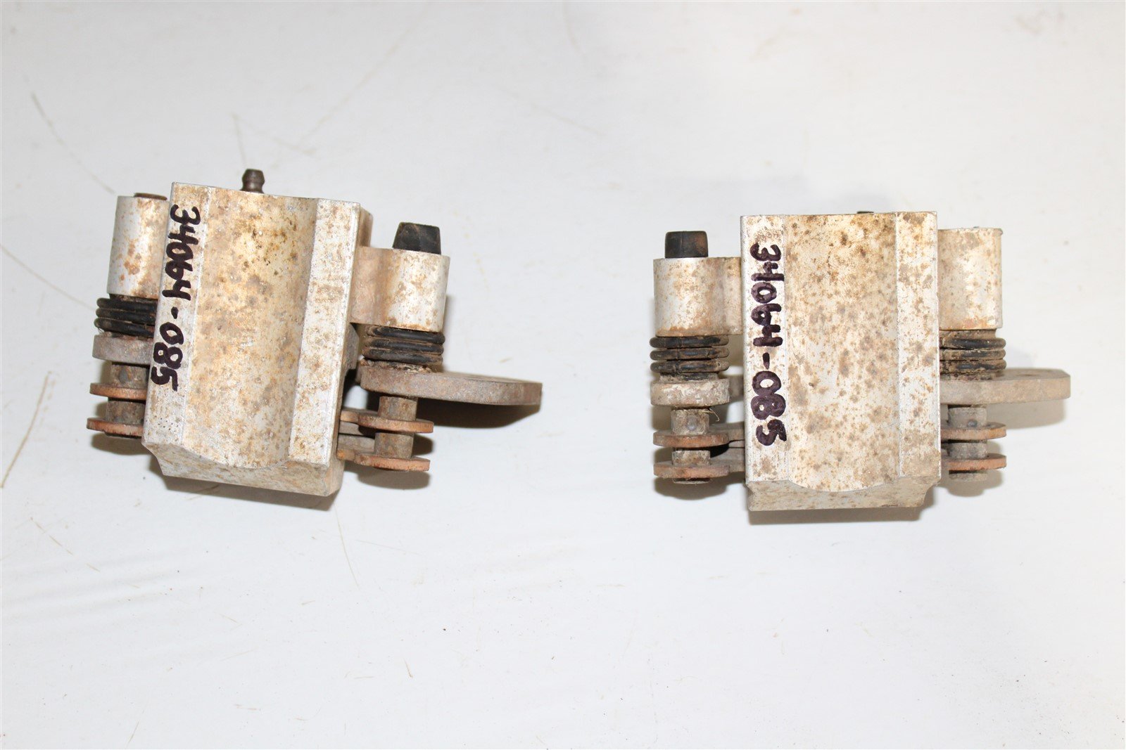2000 Polaris Magnum 325 2x4 Front Brake Caliper Left Right