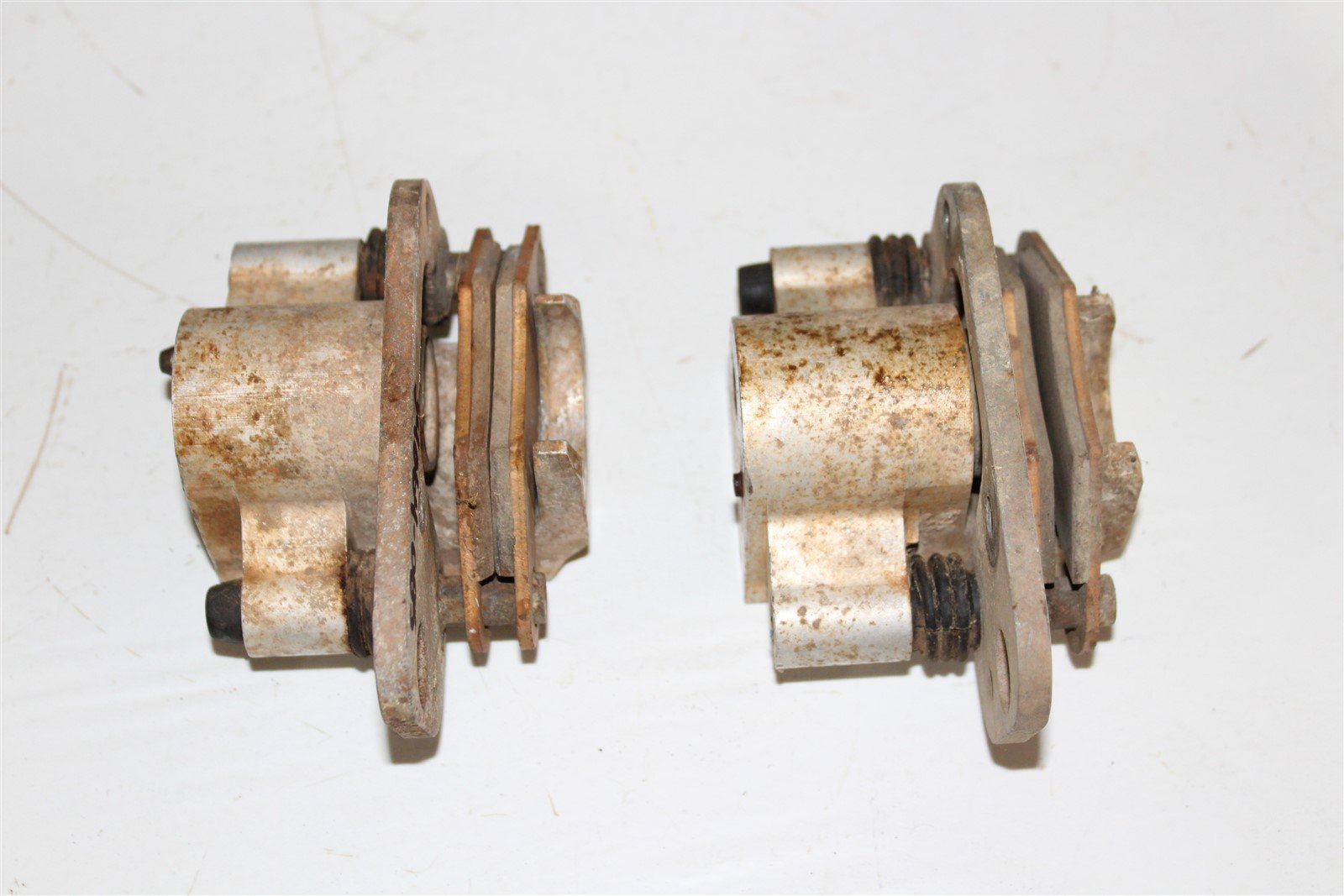 2000 Polaris Magnum 325 2x4 Front Brake Caliper Left Right