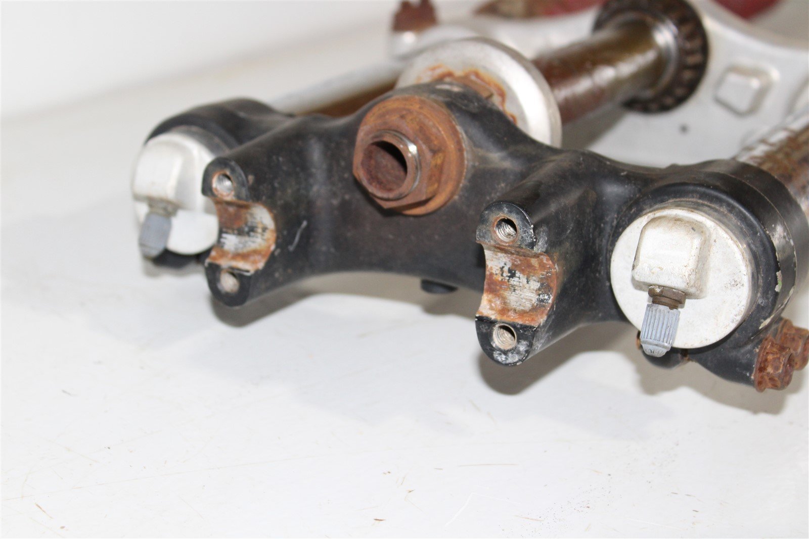 1985 Yamaha YZ 125 Fork Tubes Front Suspension Triple Clamps