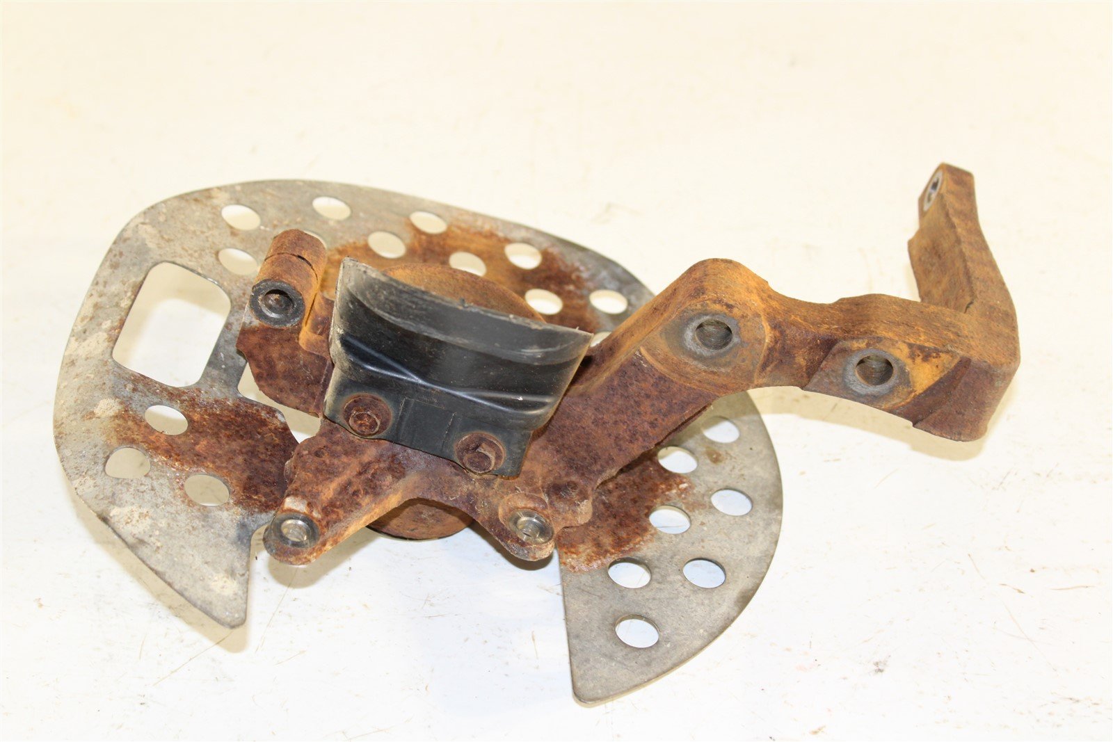 2000 Yamaha Grizzly 600 Left Knuckle Control Arm Mount