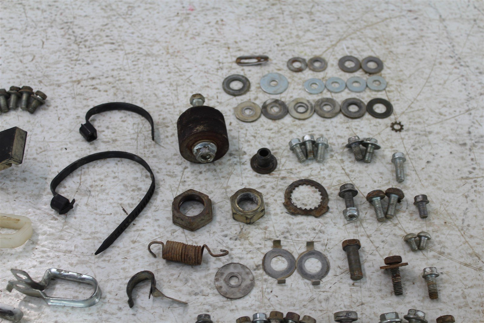 2006 Yamaha YZ 250F Chassis Bolt Kit Hardware Sprocket Hose Guide