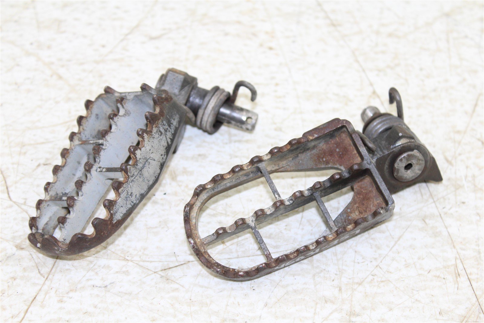 2003 Suzuki RM 125 Foot Pegs Set Hardware Springs Rests