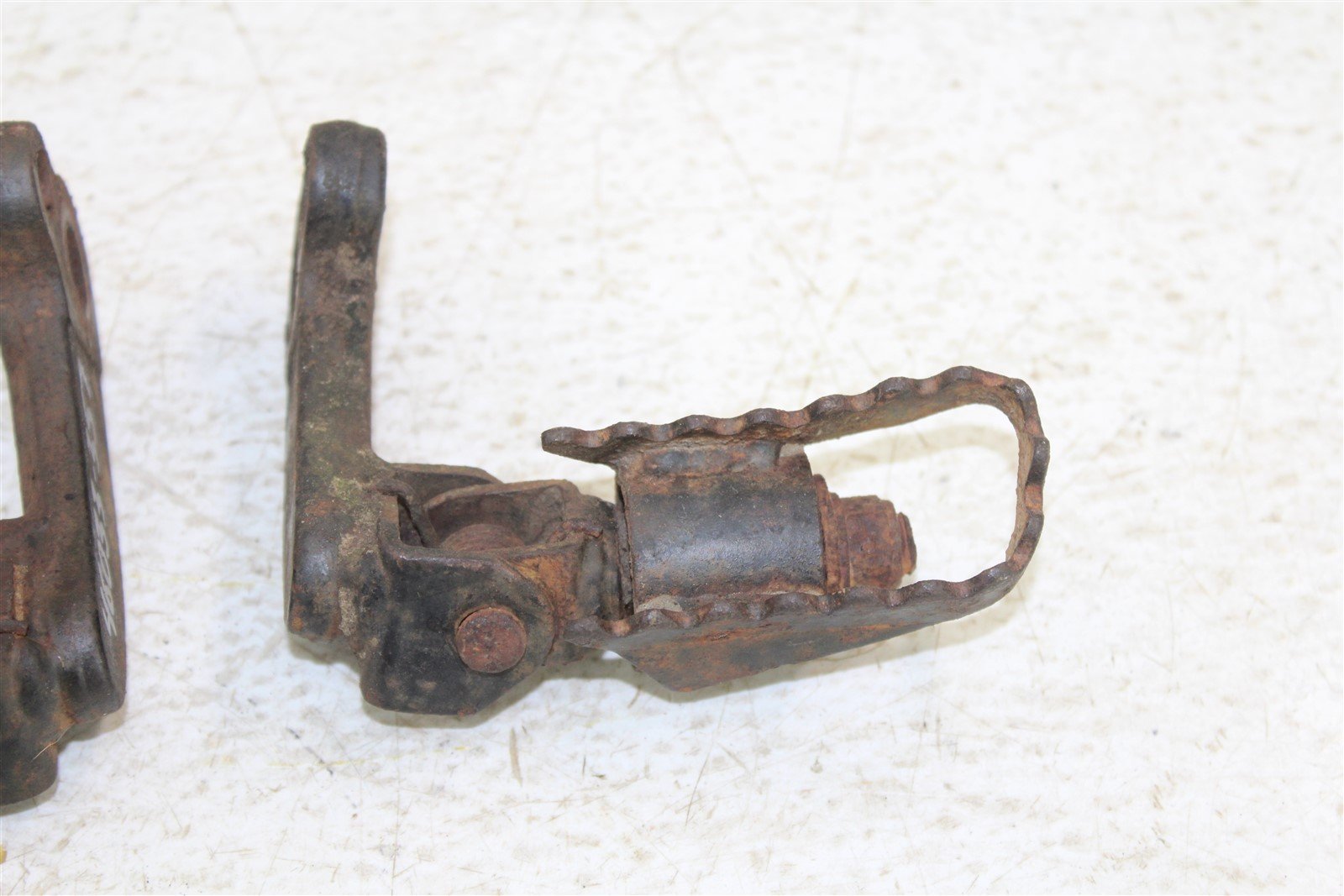 1986 Suzuki SP 200 Foot Pegs w/ Mounts Set Hardware Springs Rests