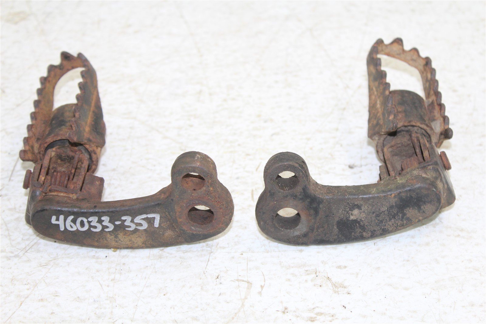 1986 Suzuki SP 200 Foot Pegs w/ Mounts Set Hardware Springs Rests