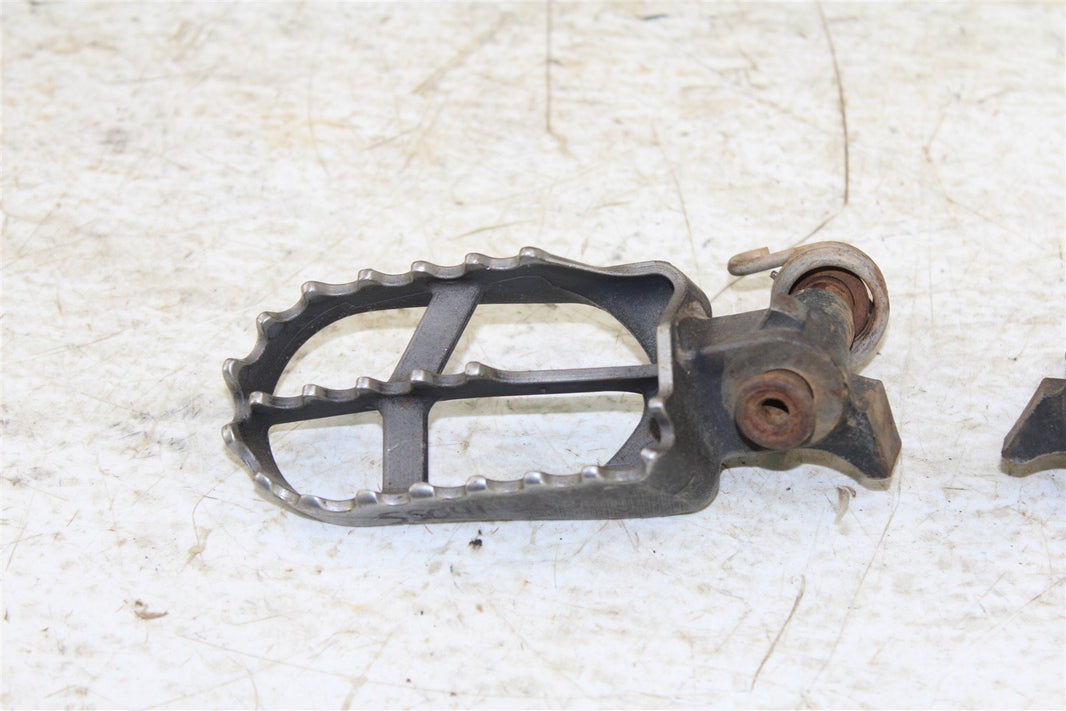 1999 Yamaha YZ 400F Foot Pegs Set Hardware Springs Rests