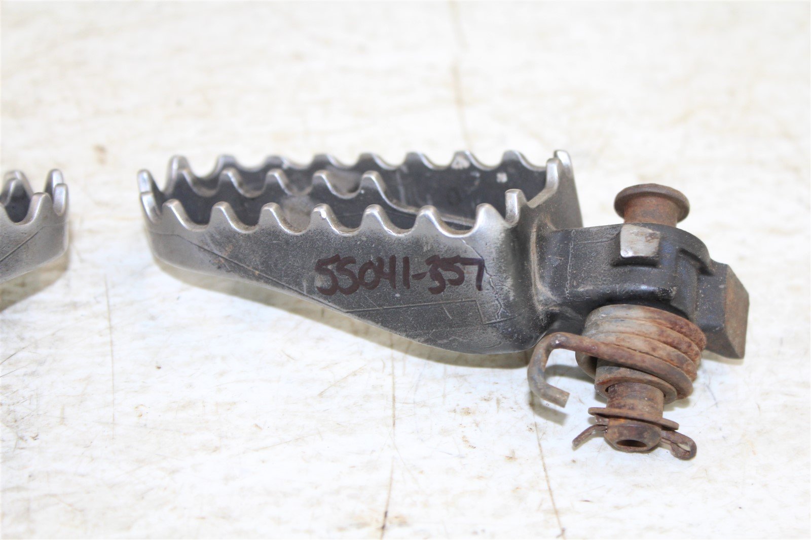 1999 Yamaha YZ 400F Foot Pegs Set Hardware Springs Rests