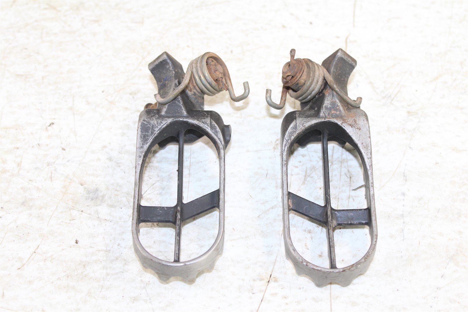 1999 Yamaha YZ 400F Foot Pegs Set Hardware Springs Rests