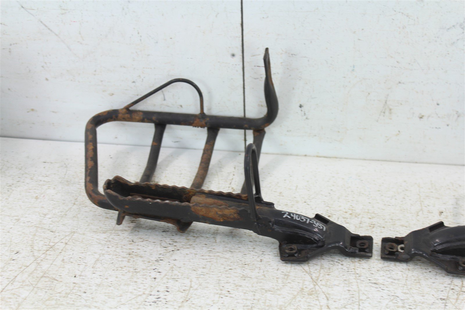 2005 Kawasaki Bayou 250 Foot Pegs Rests Set Heel Guards Frames