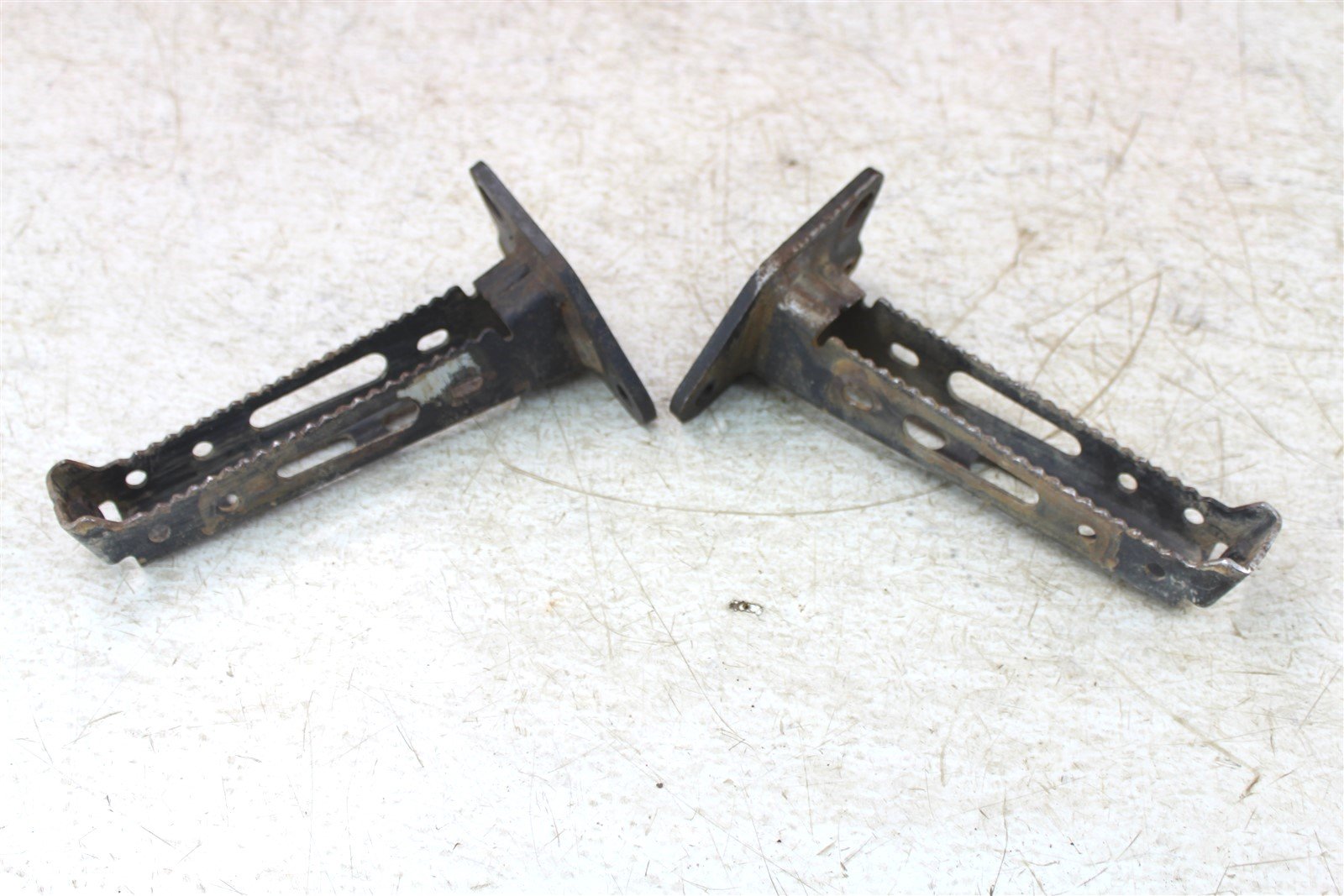 2008 Polaris Outlaw 525 IRS Foot Pegs Rests Set Left Right