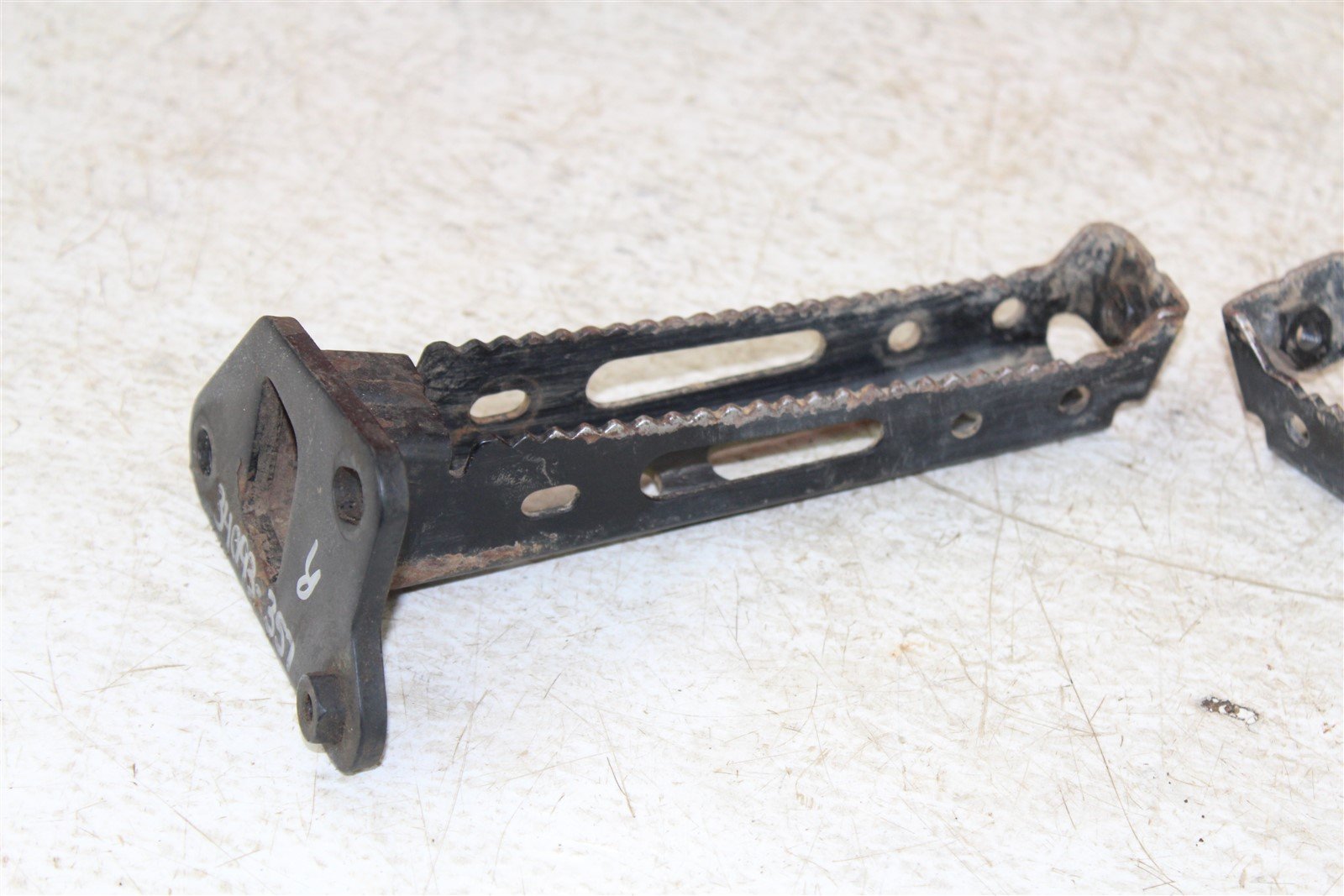 2008 Polaris Outlaw 525 IRS Foot Pegs Rests Set Left Right