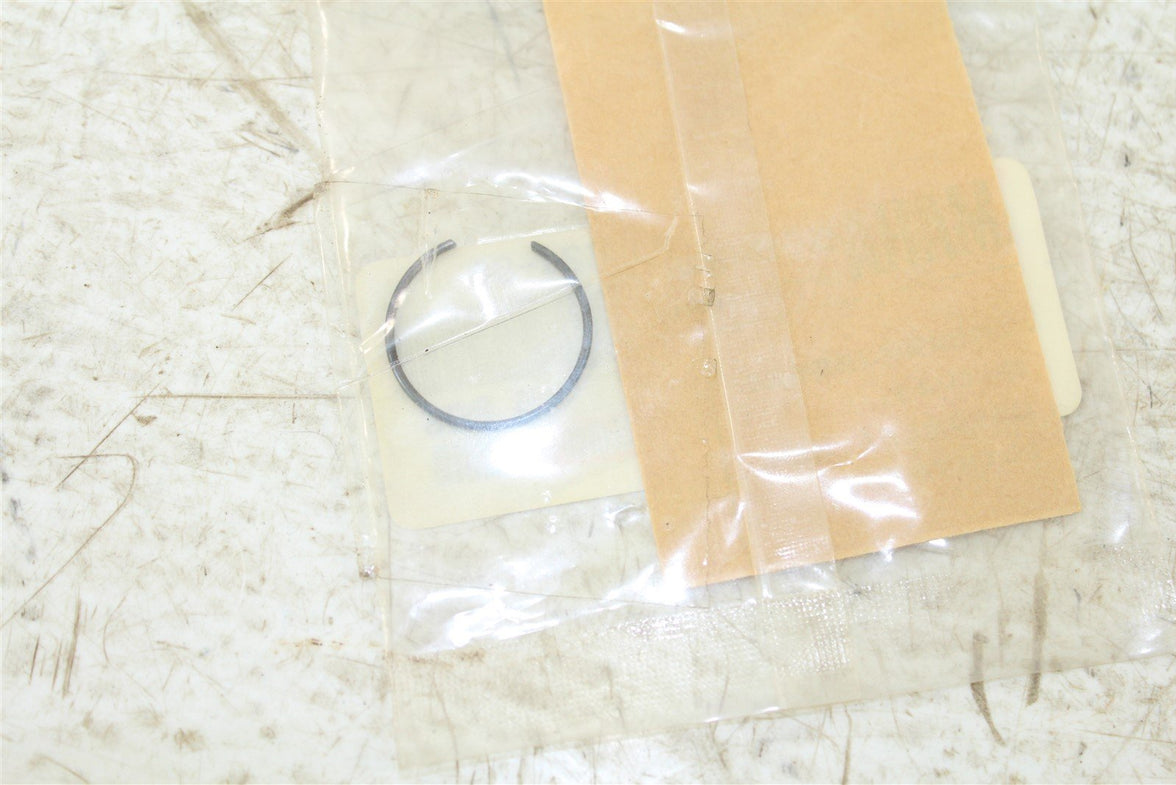 NOS Genuine Yamaha Piston Pin Circlip GP800 GP1200 GP1300 NEW 66E-11634-00 QTY:1