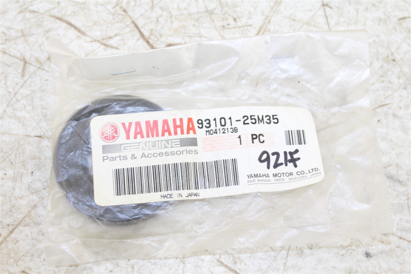 NOS Genuine Yamaha Outboard Marine Crankshaft Piston Oil Seal 93101-25M35 NEW