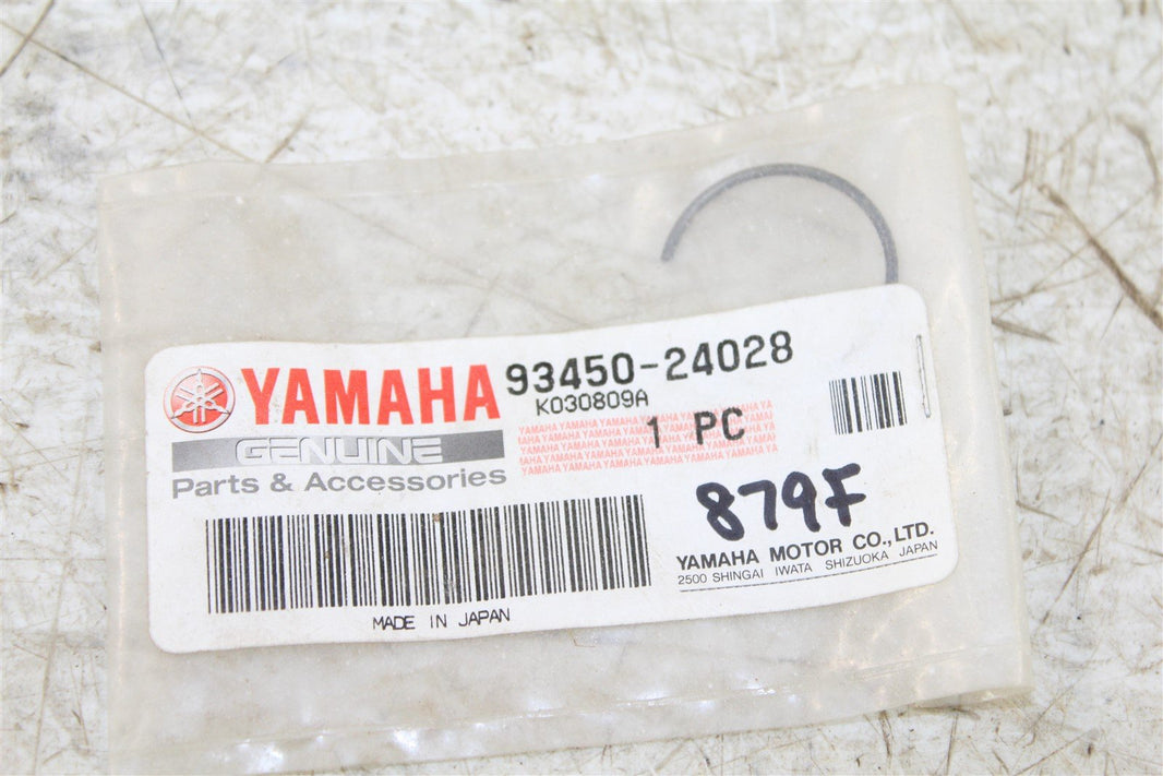 NOS Genuine Yamaha Inner Circlip 93450-24028-00 NEW NOS