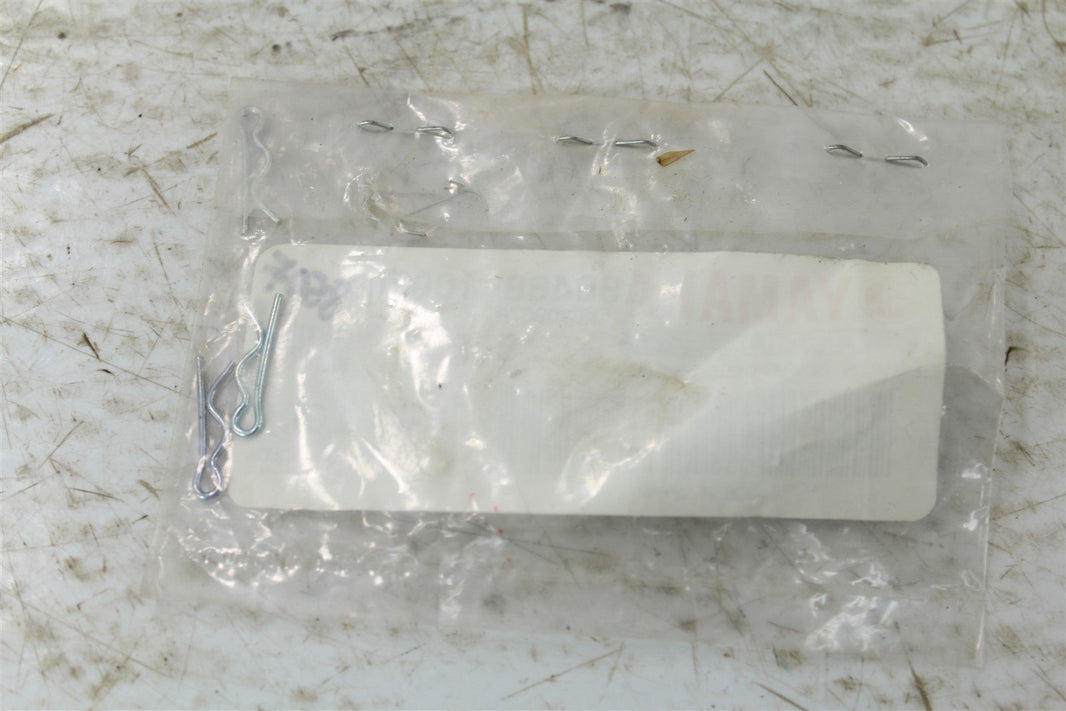 NOS GENUINE Yamaha Clip AS2C DT50 AT1M AT2 CS3C DT1 90468-10050 NEW OEM QTY:2